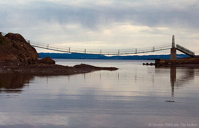 Hängebrücke im Fjord