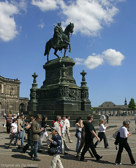 König Johann Statue