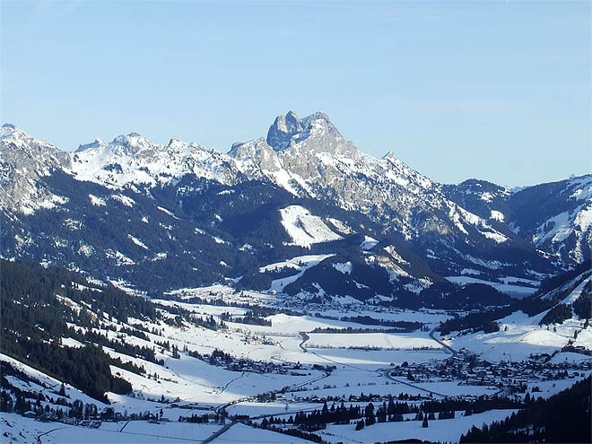 Blick auf das verschneite Oberjoch Tal - kostenlos downloaden