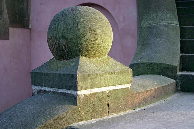 Steinkugel im Schlosspark Biesdorf